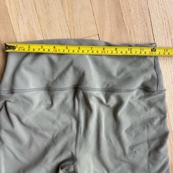 Seamless High Waist Ali Yoga Biker Short- Sterling - Picture 5 of 7